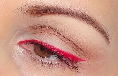 Red liner & Nude lips