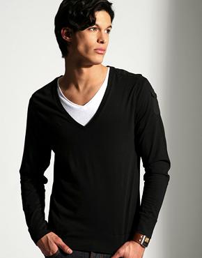 L’habit ne fait pas le moine mais il y contribue. L’habit ne fait pas le moine mais il y contribue.