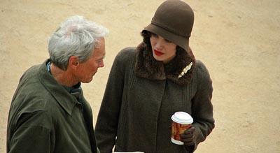 Clint Eastwood défend Angelina Jolie !