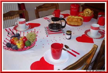 table petit déj rouge et blanche-17