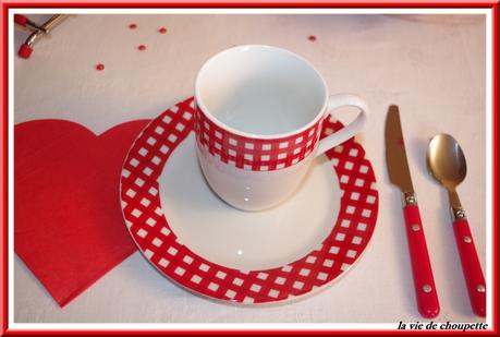table petit déj rouge et blanche-4