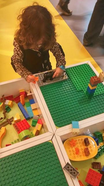 Boutique Lego - Comment nous avons initié Mini Radieuse au Lego!