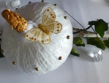 Table blanche et dorée Table blanche et dorée