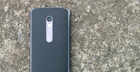 Le Moto X Play, un moyen de gamme costaud