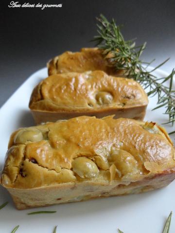 CAKE AUX RAISINS ET ROMARIN CAKE AUX RAISINS ET ROMARIN