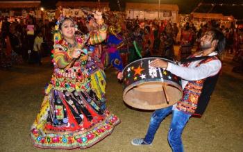 Ils tapent sur des bambous et c'est (pas) numéro unj Inde,hindouisme,religion,festival,Navratri,Durga