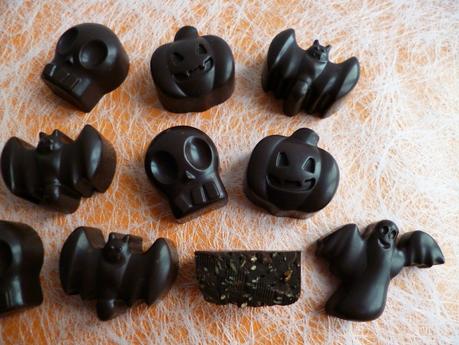 chocolats noirs d'Halloween aux graines d'anis, de lin et de chia (allégés, diététiques, sans sucre et très riches en fibres) P1250958