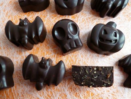 chocolats noirs d'Halloween aux graines d'anis, de lin et de chia (allégés, diététiques, sans sucre et très riches en fibres) P1250966