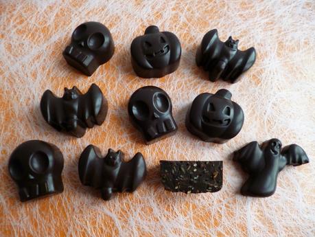 chocolats noirs d'Halloween aux graines d'anis, de lin et de chia (allégés, diététiques, sans sucre et très riches en fibres) P1250959