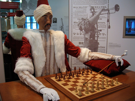 Cet automate joueur d’échecs soulevait des questions sur l’intelligence artificielle dès le XVIIIe siècle - Photo © Marcin Wichary via Wikimedia Commons