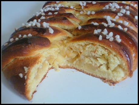 Brioche tressée aux pommes P1070622