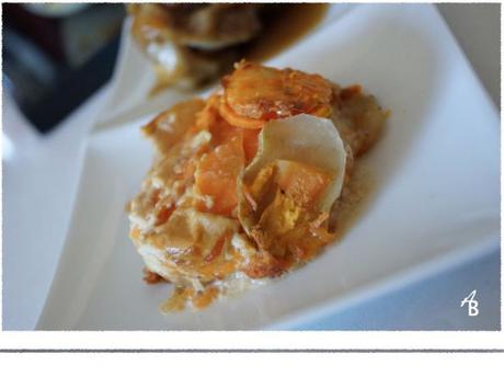 Souris d’agneau confite au miel, purée d’ail confite et gratin façon dauphinois aux patates douces Souris d'agneau confite, purée d'ail confite, gratin aux patates douces.003