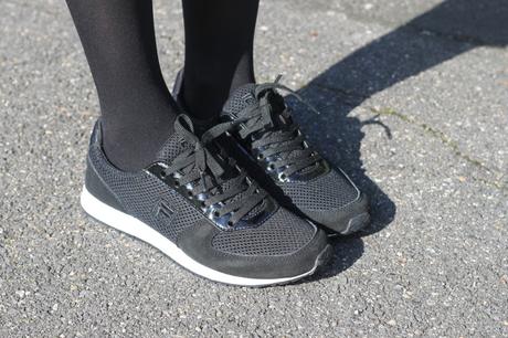 Encore une robe noire ! baskets