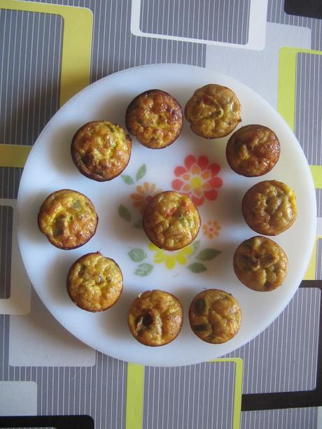 Recette apéritive impromptue sur la dernière photo, les bouchées appéritives sont faites avec du thon en miettes à la tomate....