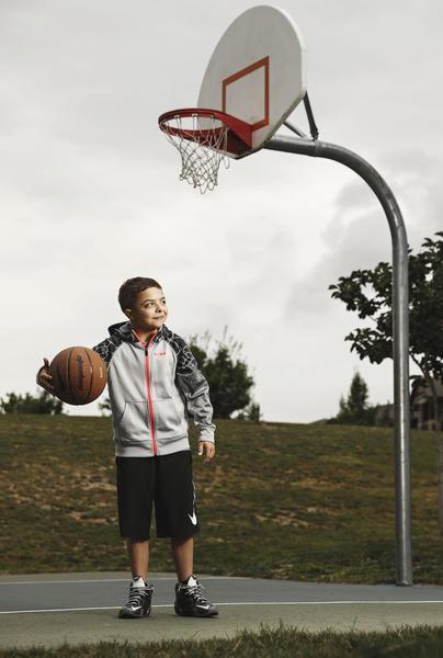 La 12ème collection Nike Freestyle Doernbecher 2015.08.13_Freestyle_XII_Kian_Profile_Dan_Root_Photo_03139_F_native_600