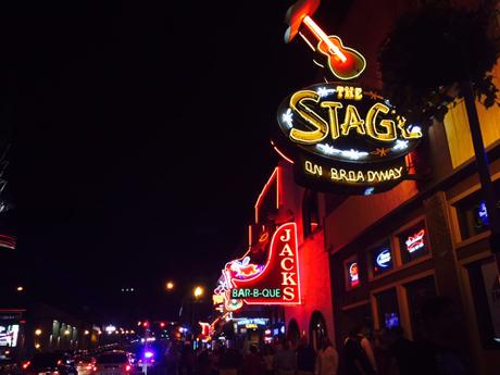 Nashville, Tennessee – THE “Music City” : les choses à faire et à voir nashvillebynight