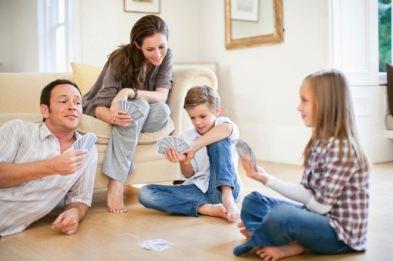 Les vacances sont faites pour jouer En Famille ! ! Les vacances sont faites pour jouer En Famille ! !