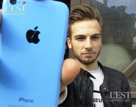 Brûlé par son iPhone 5C, il attaque Apple en justice iphone5c-louis-coiffeur