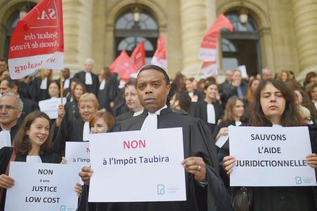 Manifestation d’avocats contre le projet de réforme de l’aide juridictionnell... Manifestation d’avocats contre le projet de réforme de l’aide juridictionnell...