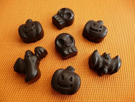 chocolats végans 100% crus au chanvre et au sirop d'agave (diététiques, bio, protéinés, sans gluten ni sucre, riches en fibres) P1260094