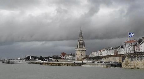 LA ROCHELLE, LA REBELLE La Rochelle, avant l'orage © Marguerite La Rochelaise