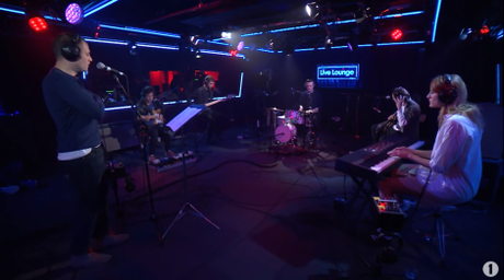 À VOIR : The Maccabees reprennent « Hello » d’Adele… maccabees