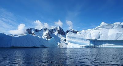 La couche de glace de l'Antarctique s'épaissirait plus vite que ses glaciers ne fondent
