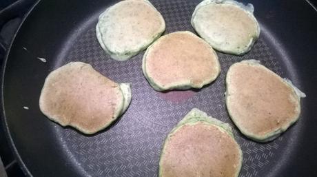 Pancakes aux pousses d'épinard et ricotta