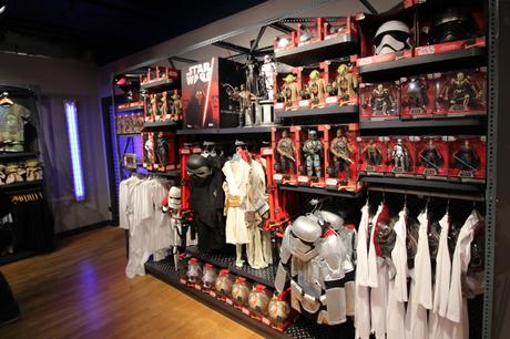Les Galeries Lafayette fêtent Noël avec Star Wars StarWarsGaleriesLafayette-golem13-011