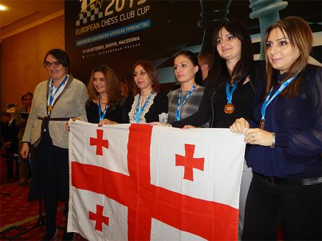 L'équipe féminine d'échecs de Géorgie, championne en 2014 à Skopje L'équipe féminine d'échecs de Géorgie, championne en 2014 à Skopje