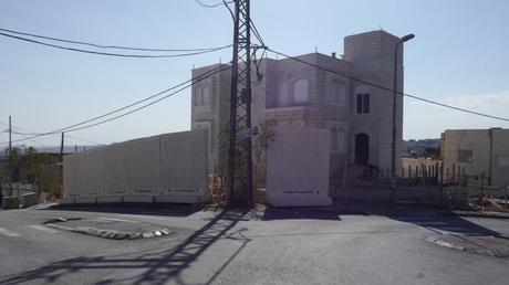 Eléments de mur dans le quartier de Jabel Mukaber, à Jérusalem-Est.
