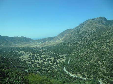 De Kos- Visite du cratère de Nissyros 1ère photo - descente vers le cratère que l'on aperçoit au loin