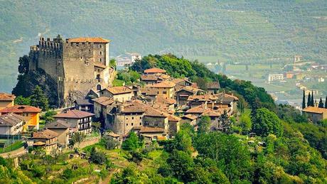 best-small-towns-in-northern-italy-Tenno