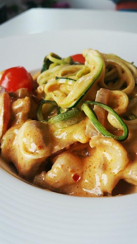 Poulet au lait de coco et spaghetti de courgettes Poulet au lait de coco et spaghetti de courgettes