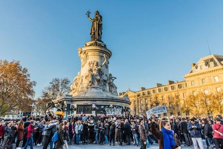 Paris Place de la République - L'hommage de la population aux victimes des attentats du 13 novembre 2015 - Photo © Franck Chazot