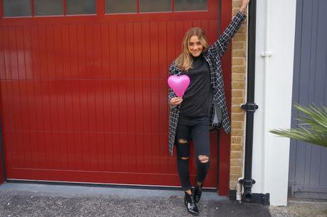 All black chloeschlothes-red door