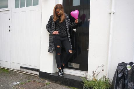 All black chloeschlothes-ootd