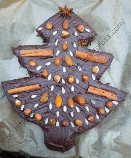 Pain d’épices Nappé Chocolat et Fruits Secs / Chocolate and Nuts Covered Gingerbread Cake Pain d'épices Nappé Chocolat et Fruits Secs / Chocolate and Nuts Covered Gingerbread Cake