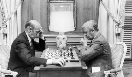 Partie d’échecs entre Valéry Giscard d’Estaing et le chancelier Helmut Schmidt © Chess & Strategy