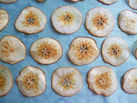 chips de poires crues et croustillantes au déshydrateur Sedona Combo Tribest (100% poires sans sucre ajouté) P1260608