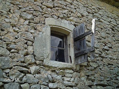 Pain d'épice traditionnel moulé village abandonné Vieux Redortiers Alpes Haute Provence Clichés diaporama