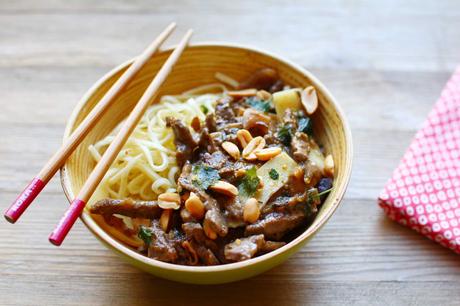 Wok de bœuf aux pousses de bambou et cacahuètes wok boeuf