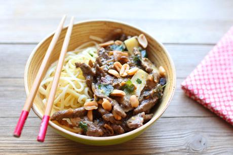 Wok de bœuf aux pousses de bambou et cacahuètes wok boeuf cacahuetes