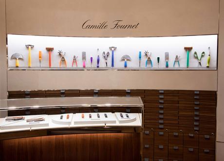 Camille Fournet met le bracelet montre à l’heure de la personnalisation Camille Fournet met le bracelet montre à l’heure de la personnalisation