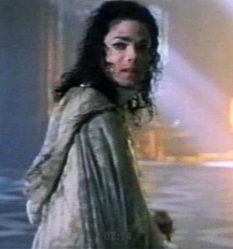 Is This Scary... ou la première naissance de Ghosts 30i7qja