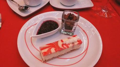 Martine St-Clair chante Noël au Cabaret du Casino de Montréal Martine St-Clair chante Noël au Cabaret du Casino de Montréal