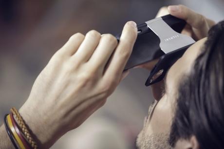 Cette coque iPhone se transforme en casque de réalité virtuelle en seulement 1 seconde