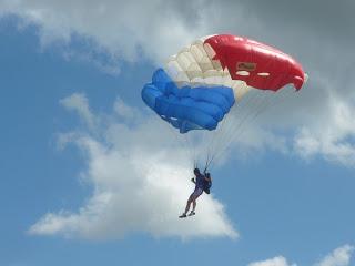 #electionsregionales2015 : Sauter de la Tour Eiffel sans parachute. #electionsregionales2015 : Sauter de la Tour Eiffel sans parachute.