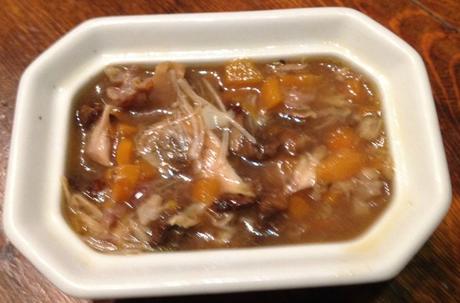 Effilochée de lapin aux cèpes, brunoise légumes et aromates terrine