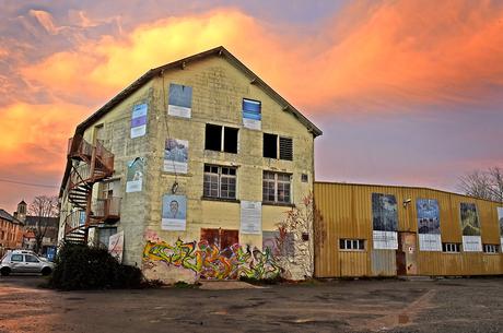 Arts de la rue : mais pourquoi Niort ne veut plus de sa “grande volière” ? L'un des bâtiments des usines Boinot, qui exportaient leurs gants de cuir dans le monde entier.
